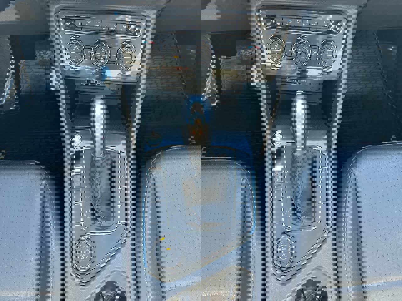 Used 2019 Volkswagen Tiguan SE w/ Panoramic Sunroof Package image 34