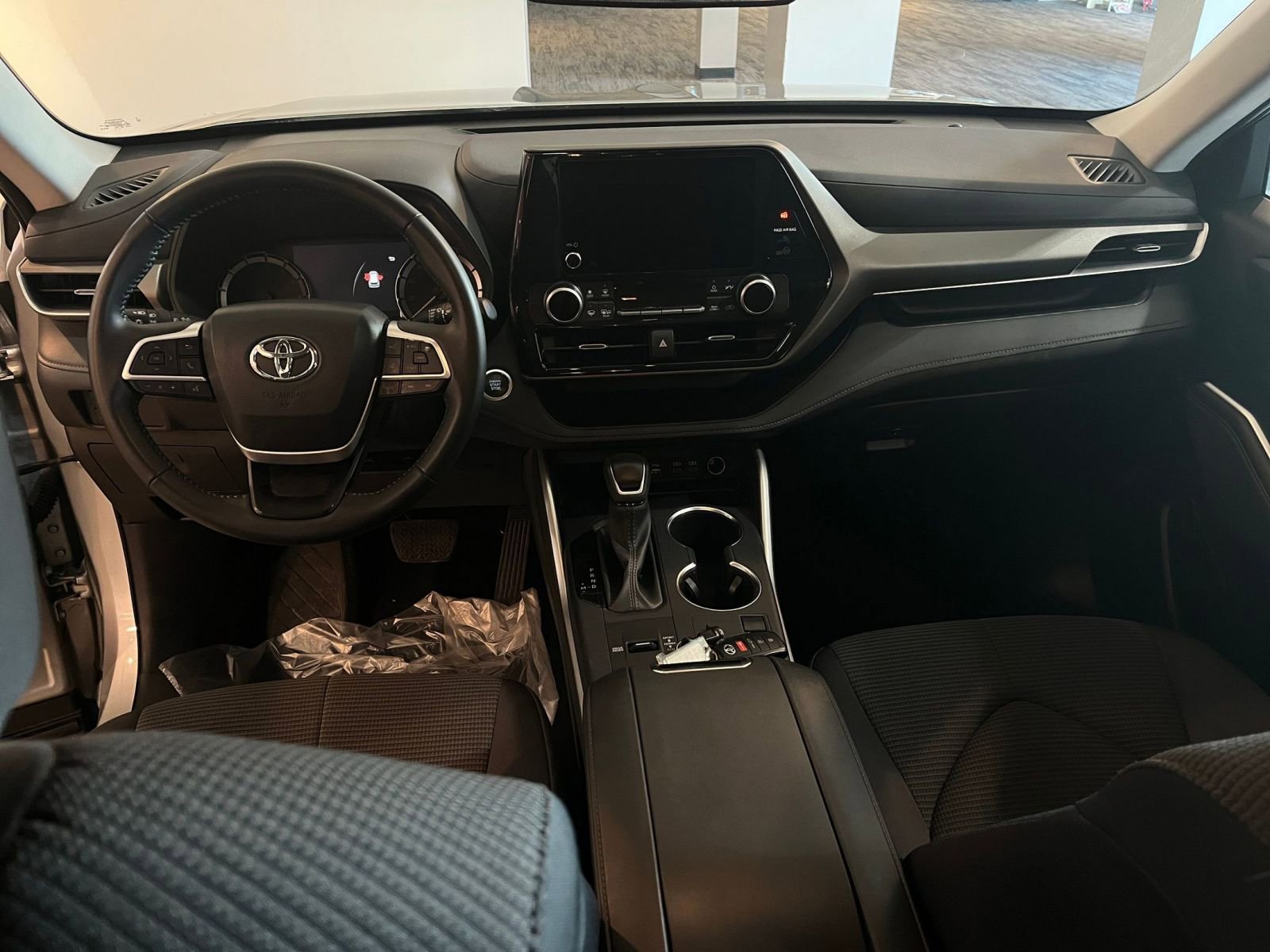 Used 2025 Toyota Highlander LE image 35