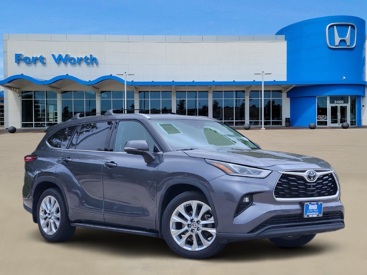 Used 2023 Toyota Highlander Limited AWD/4WD image 1
