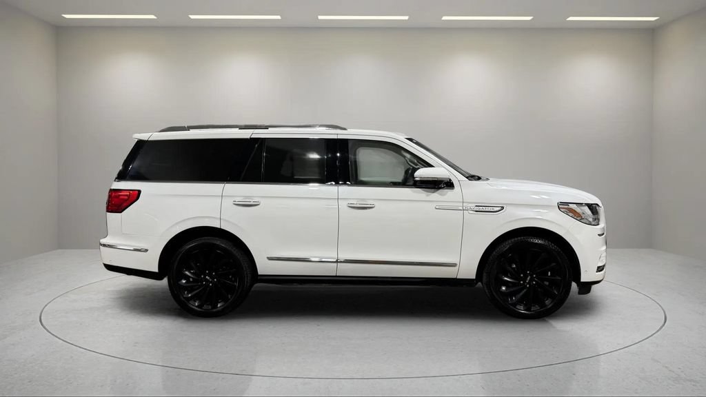Certified 2021 Lincoln Navigator Reserve AWD/4WD image 2