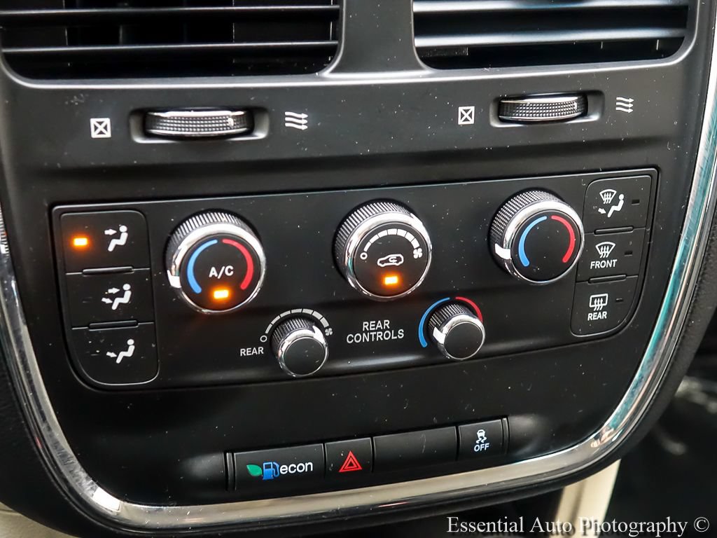 Used 2017 Dodge Grand Caravan SE FWD image 16