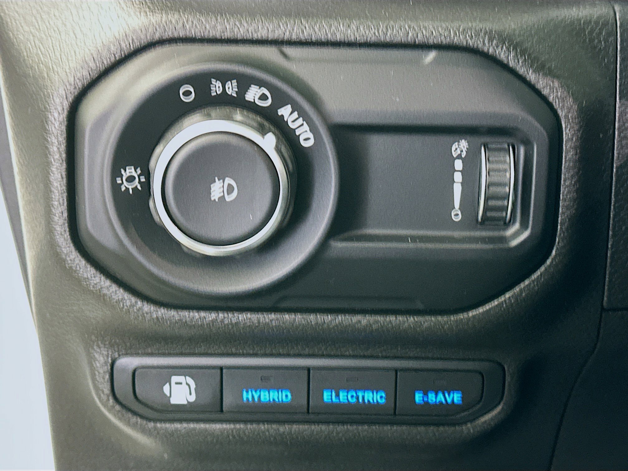 Used 2023 Jeep Wrangler Unlimited w/ Cold Weather Group image 16