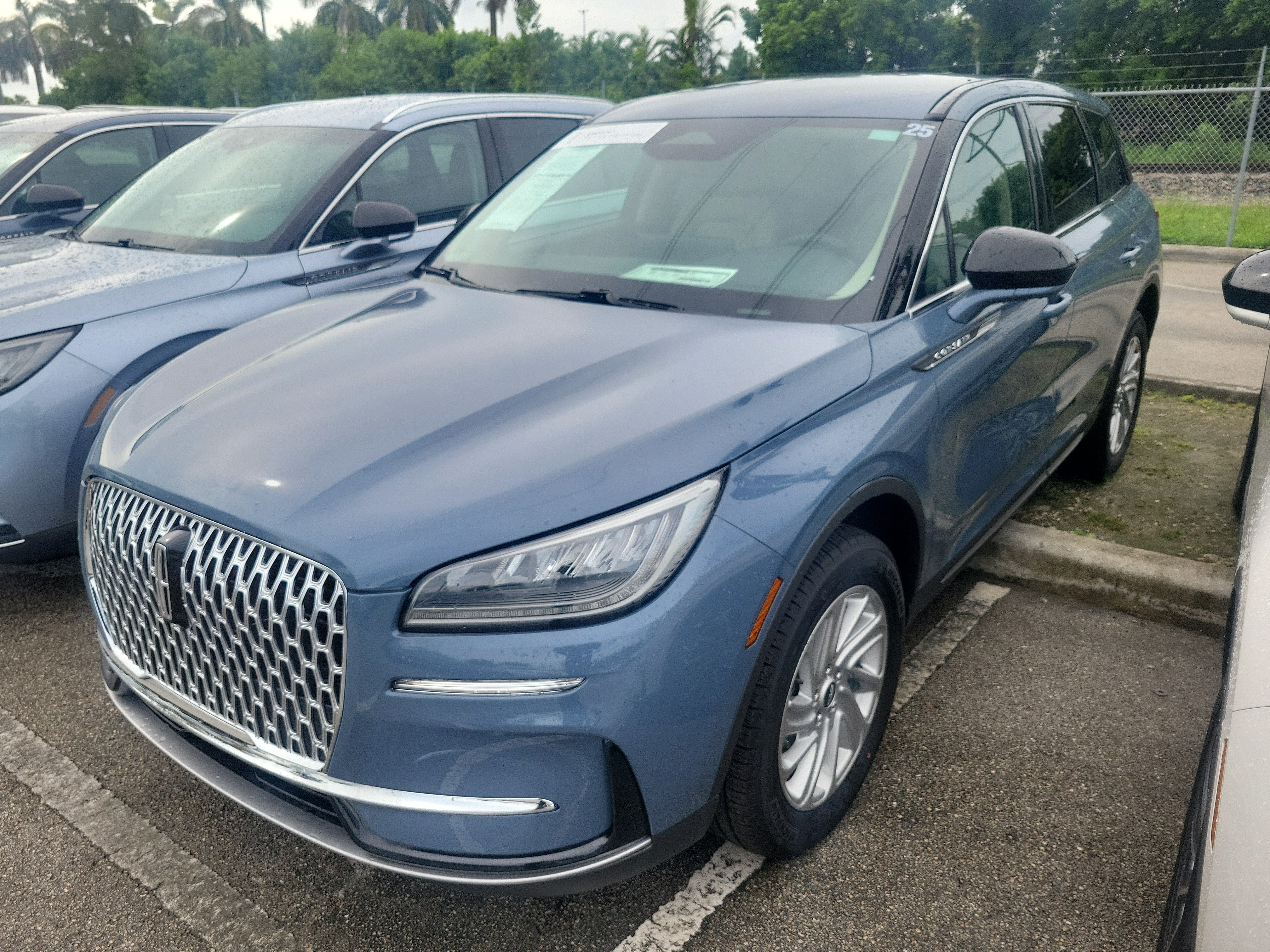 Certified 2025 Lincoln Corsair FWD image 2