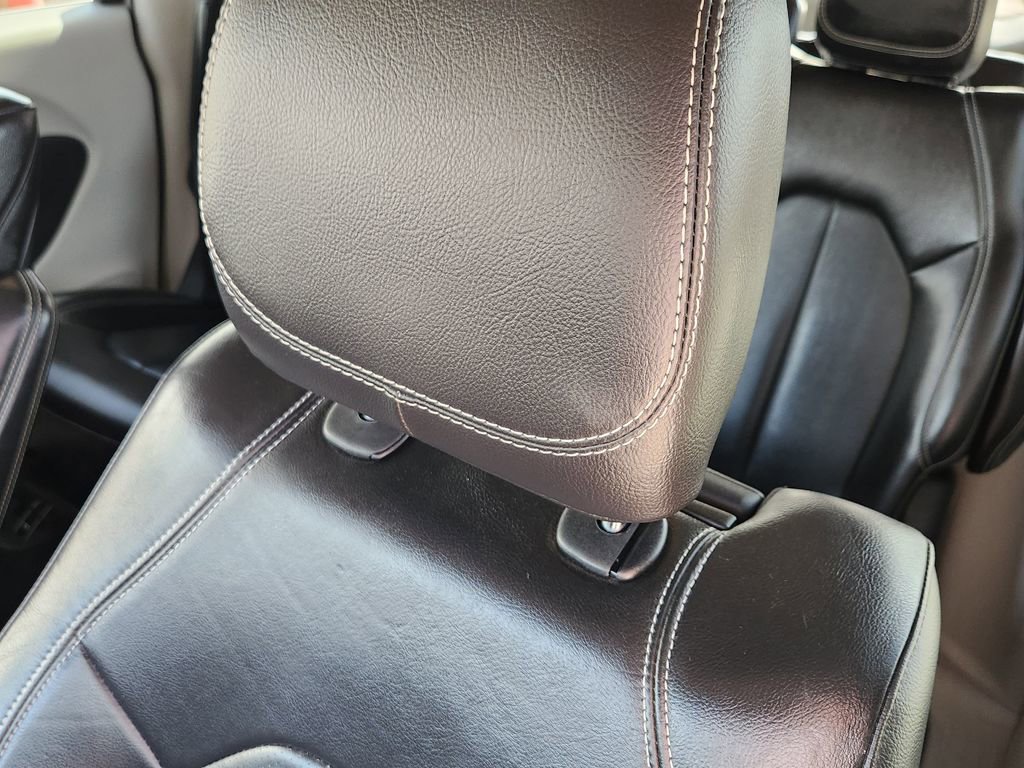 Used 2022 Chrysler Pacifica Touring-L w/ Uconnect Theater Family Group image 6