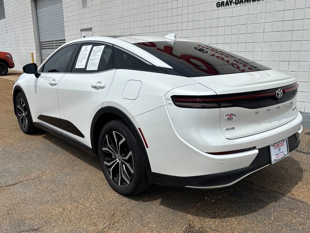 Used 2023 Toyota Crown Limited image 10