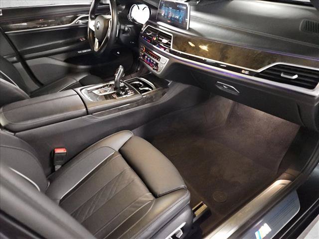 Used 2017 BMW ALPINA B7 xDrive AWD/4WD image 22