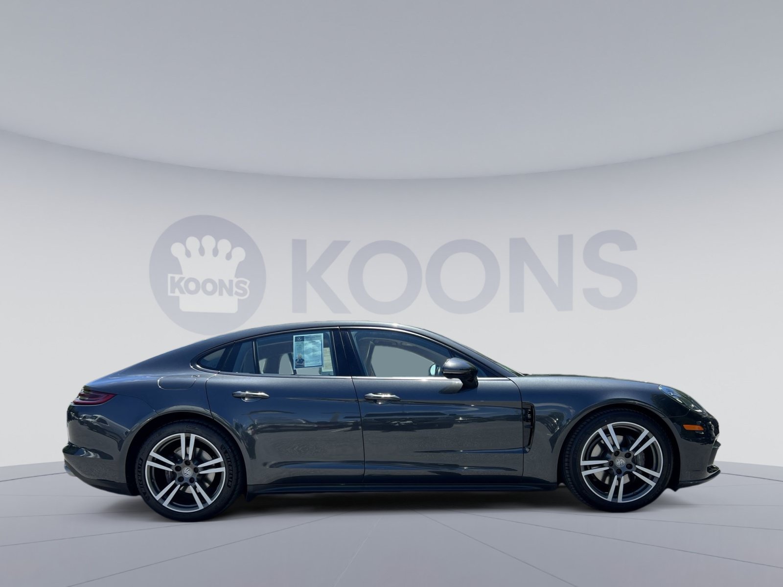 Used 2018 Porsche Panamera RWD image 12