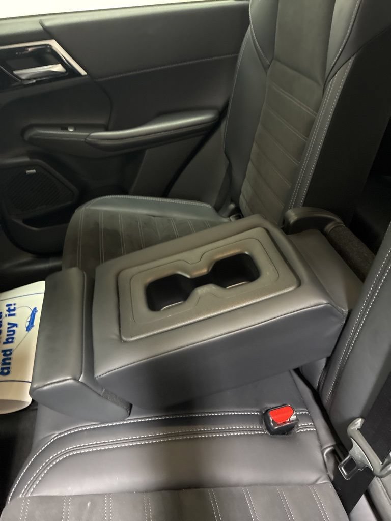 Used 2025 Mitsubishi Outlander AWD image 22