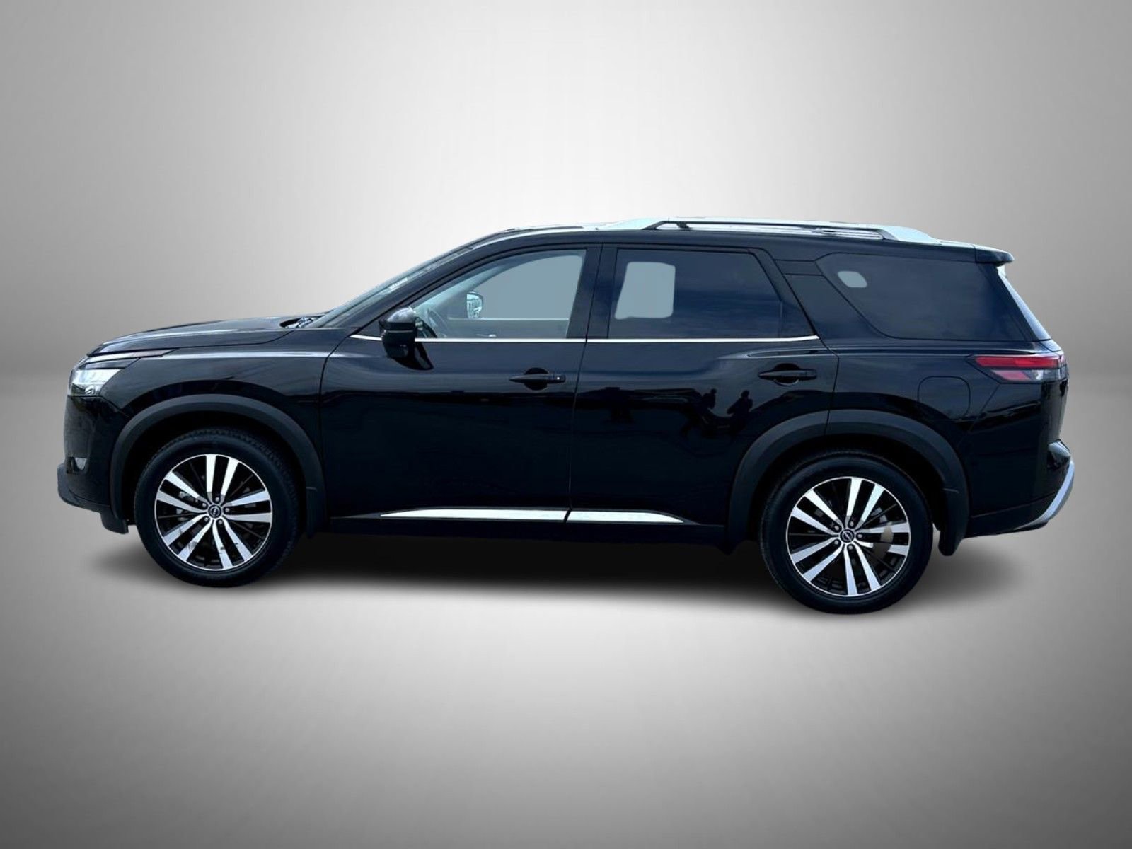 Used 2024 Nissan Pathfinder Platinum image 8