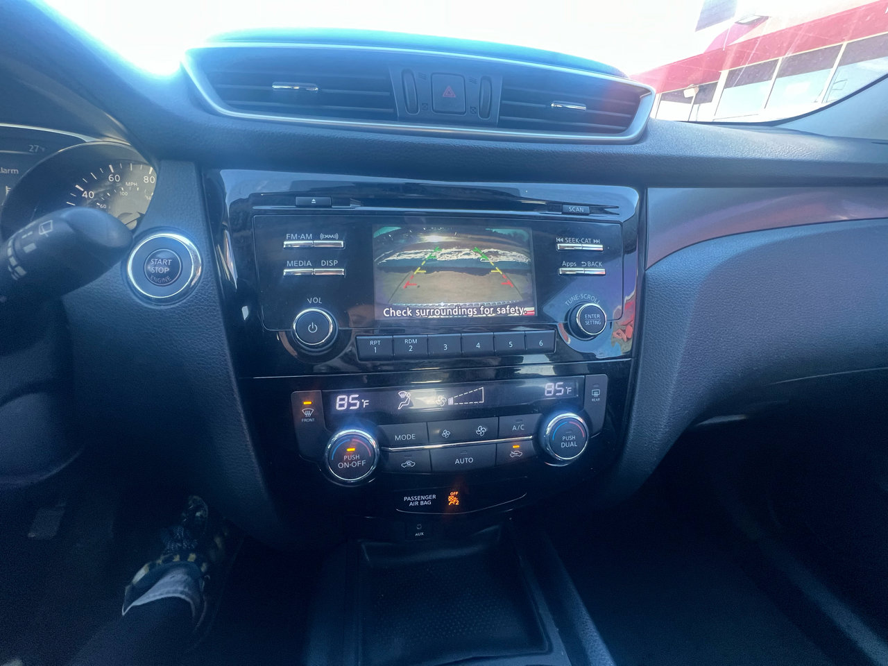 Used 2015 Nissan Rogue SV image 17