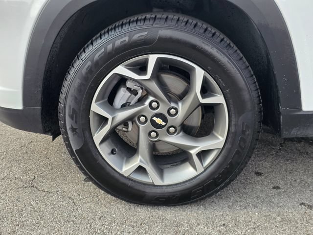 Used 2025 Chevrolet Trax LT w/ LT Convenience Package FWD image 6