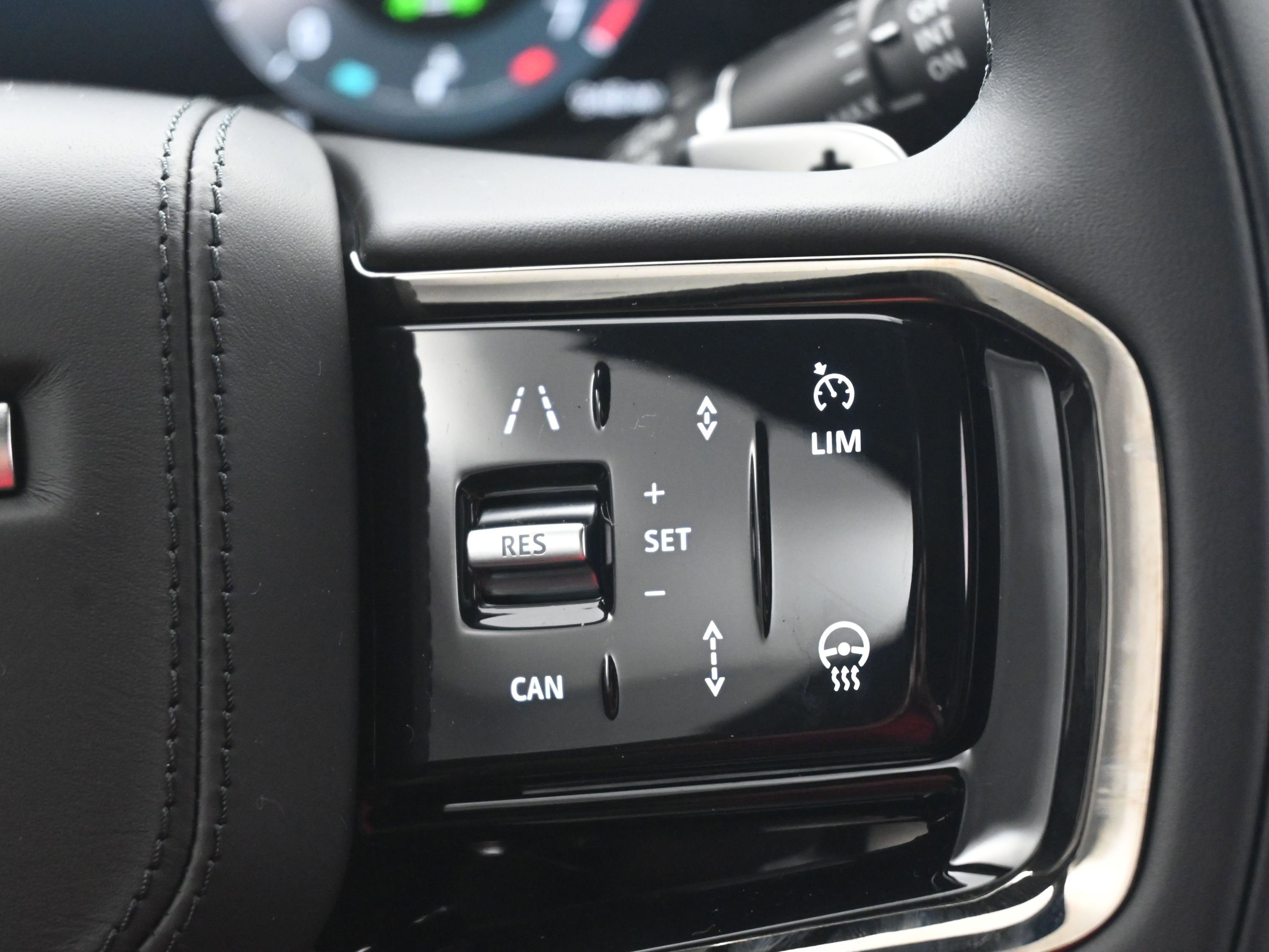 New 2026 Land Rover Range Rover Velar Dynamic SE image 19