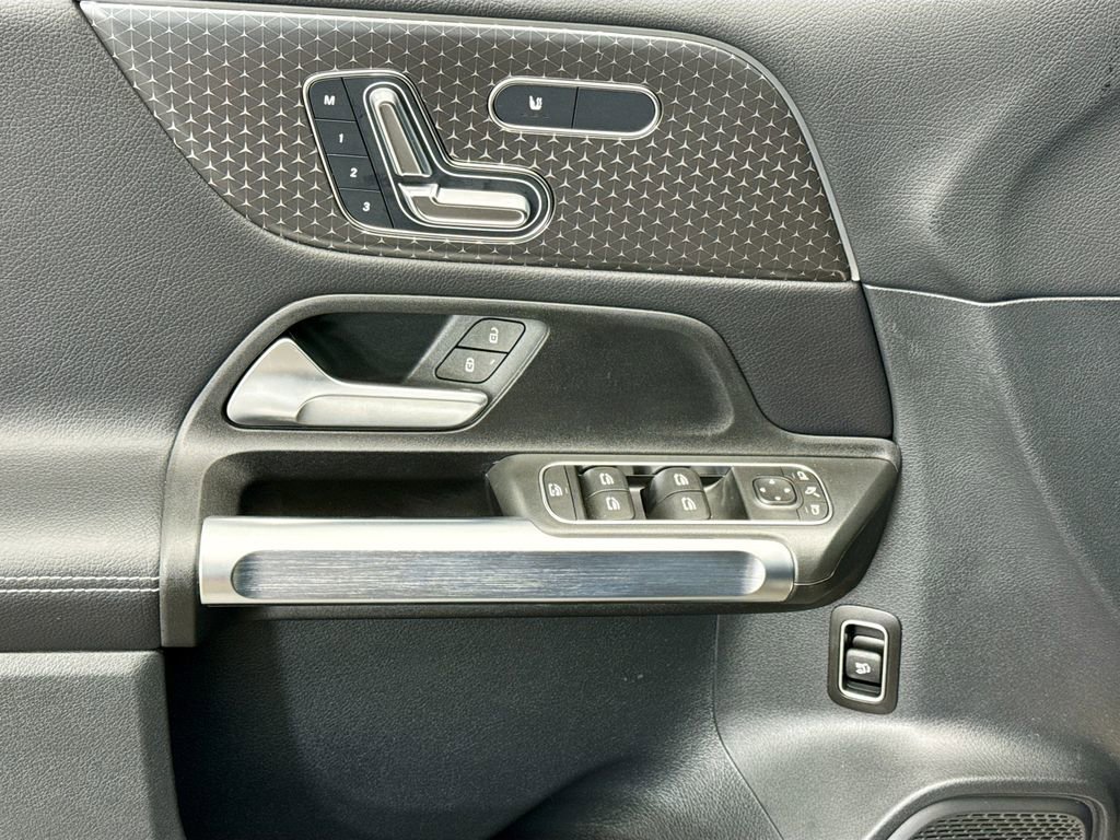 Certified 2025 Mercedes-Benz GLB 250 image 21