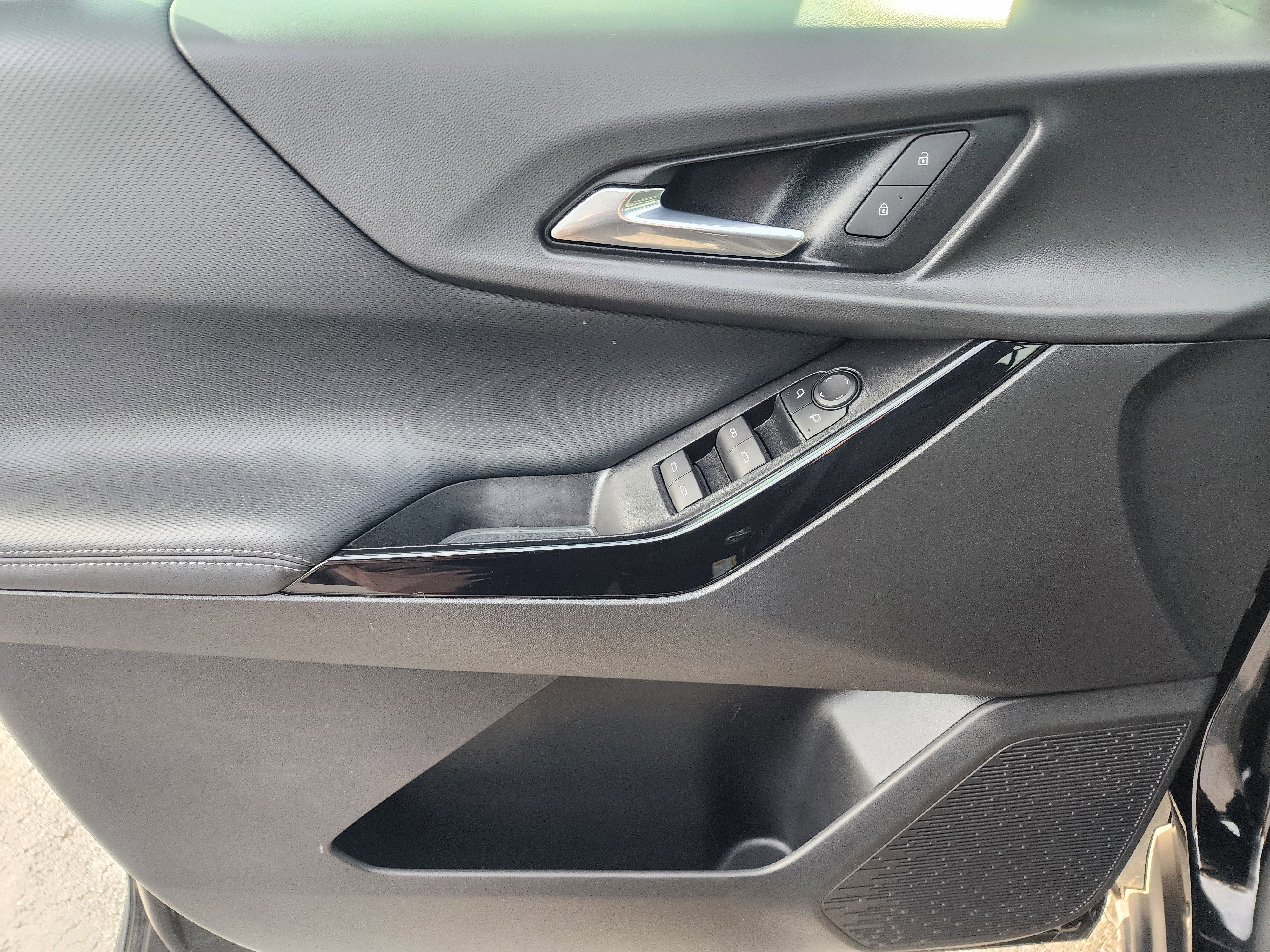 Used 2025 Chevrolet Equinox LT image 23