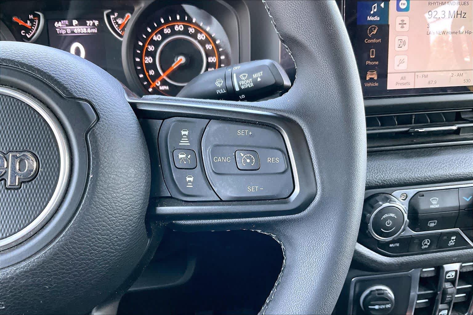 Used 2025 Jeep Gladiator Sport AWD/4WD image 23