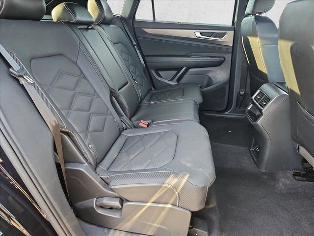 Used 2025 Volkswagen Atlas Cross Sport SE image 20