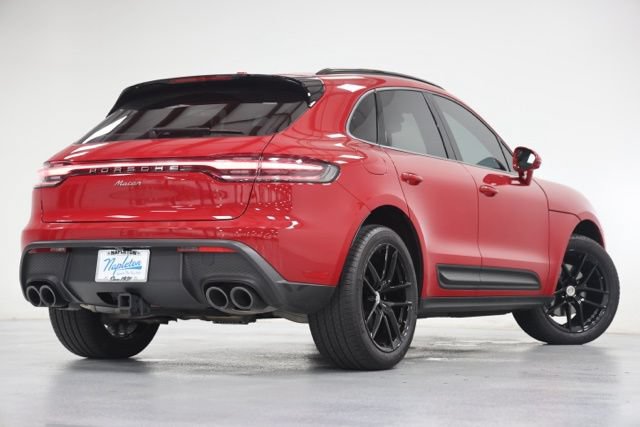 Used 2025 Porsche Macan AWD/4WD image 15