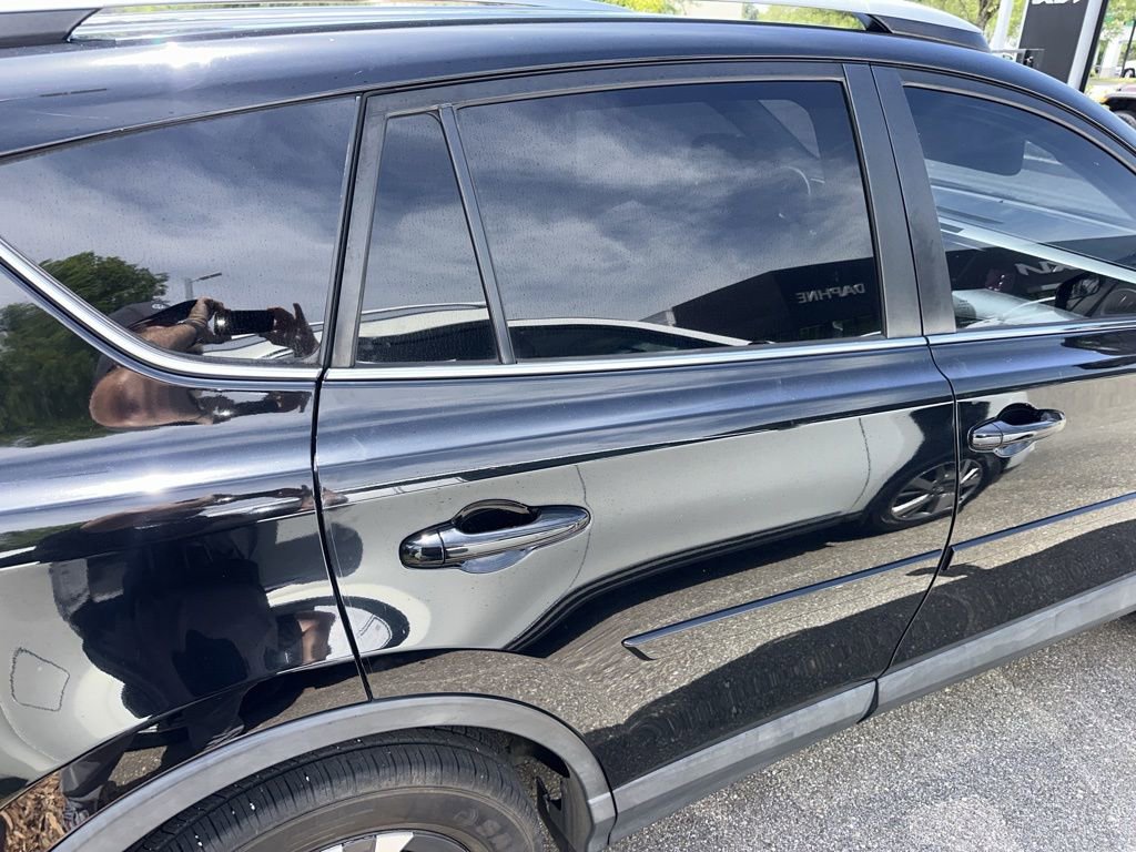 Used 2018 Toyota RAV4 LE AWD/4WD image 15