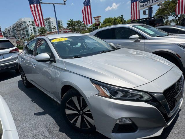 Used 2021 Nissan Altima 2.5 SV image 2