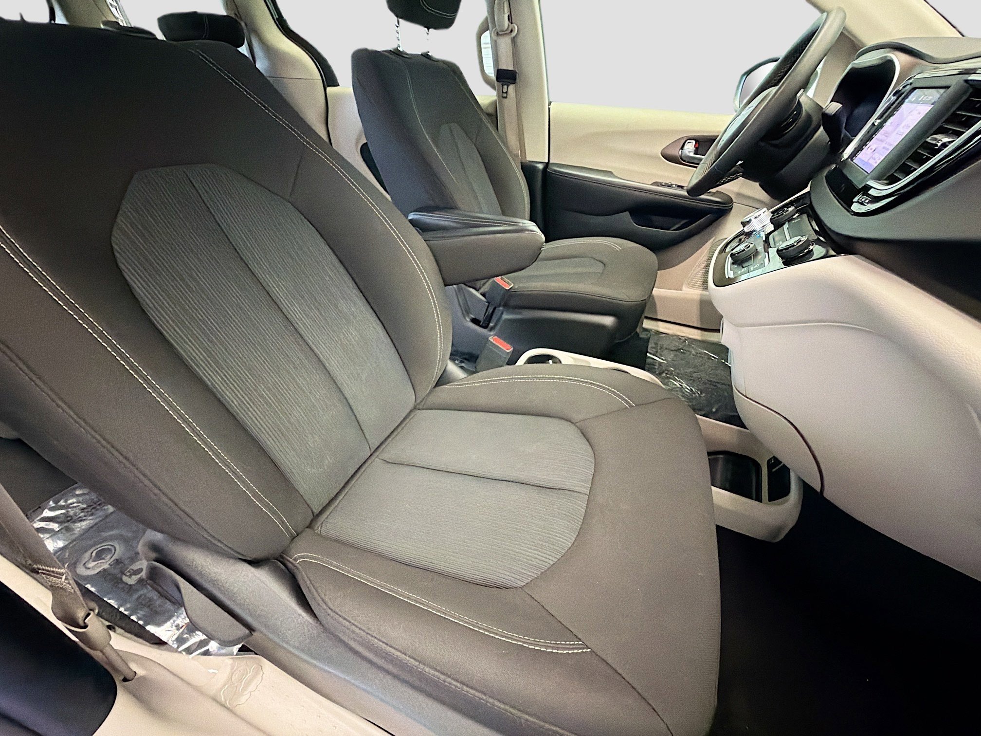 Used 2024 Chrysler Voyager LX FWD image 16