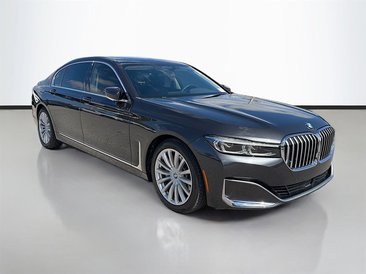 Used 2020 BMW 740i image 2