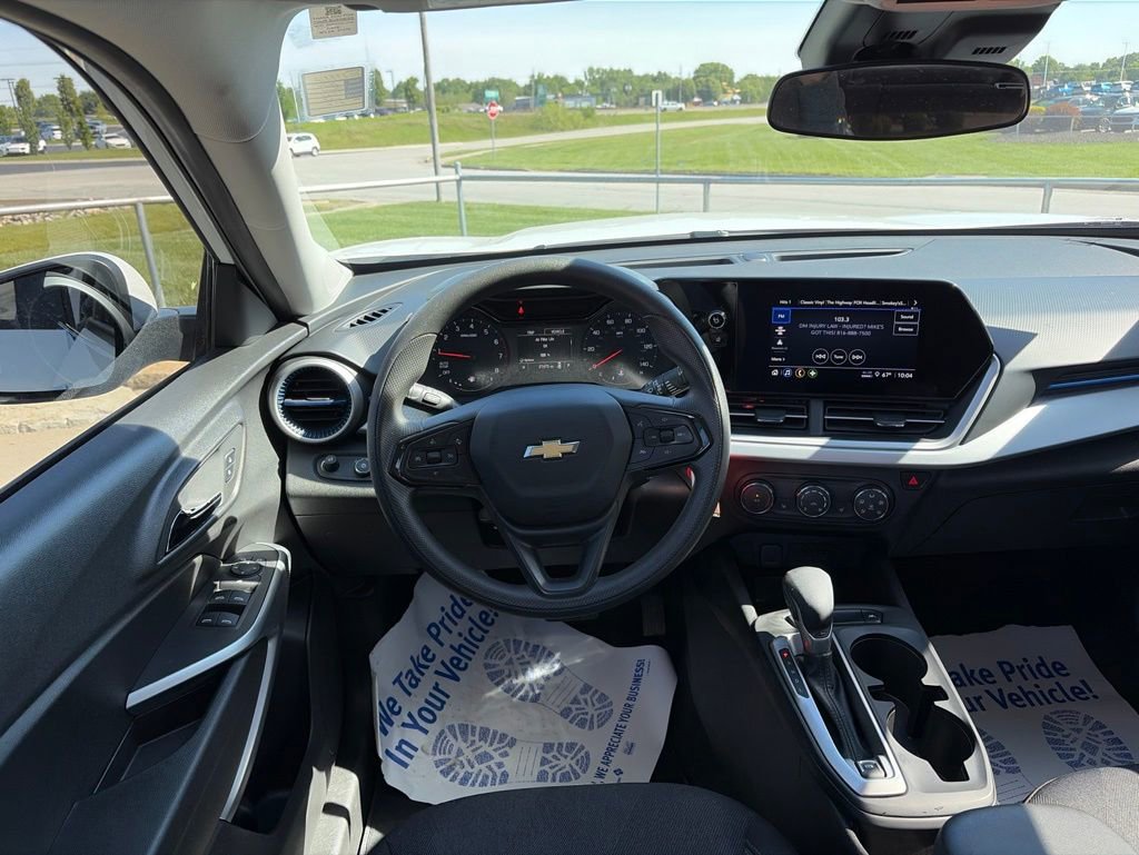 Used 2024 Chevrolet Trax LS w/ LS Convenience Package FWD image 39
