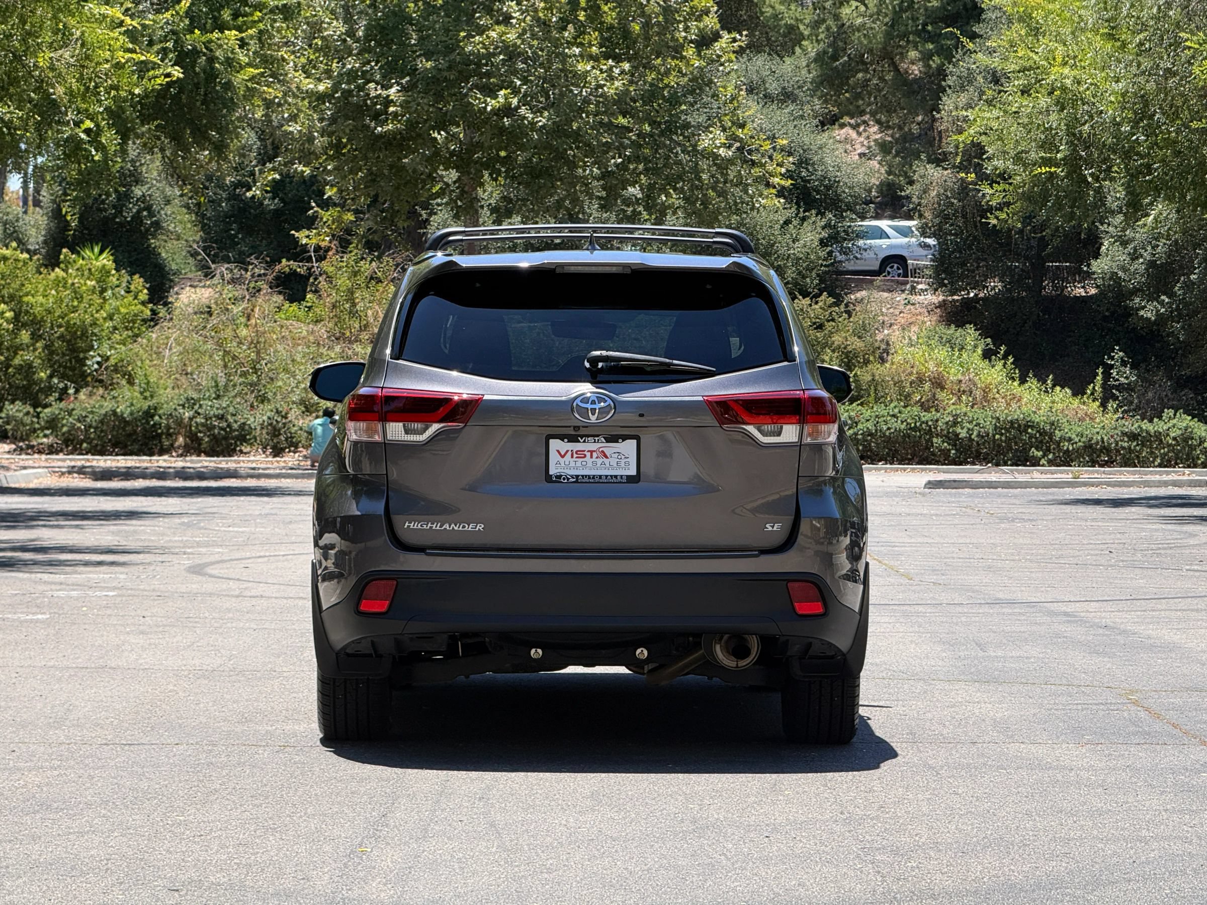 Used 2019 Toyota Highlander SE FWD image 4