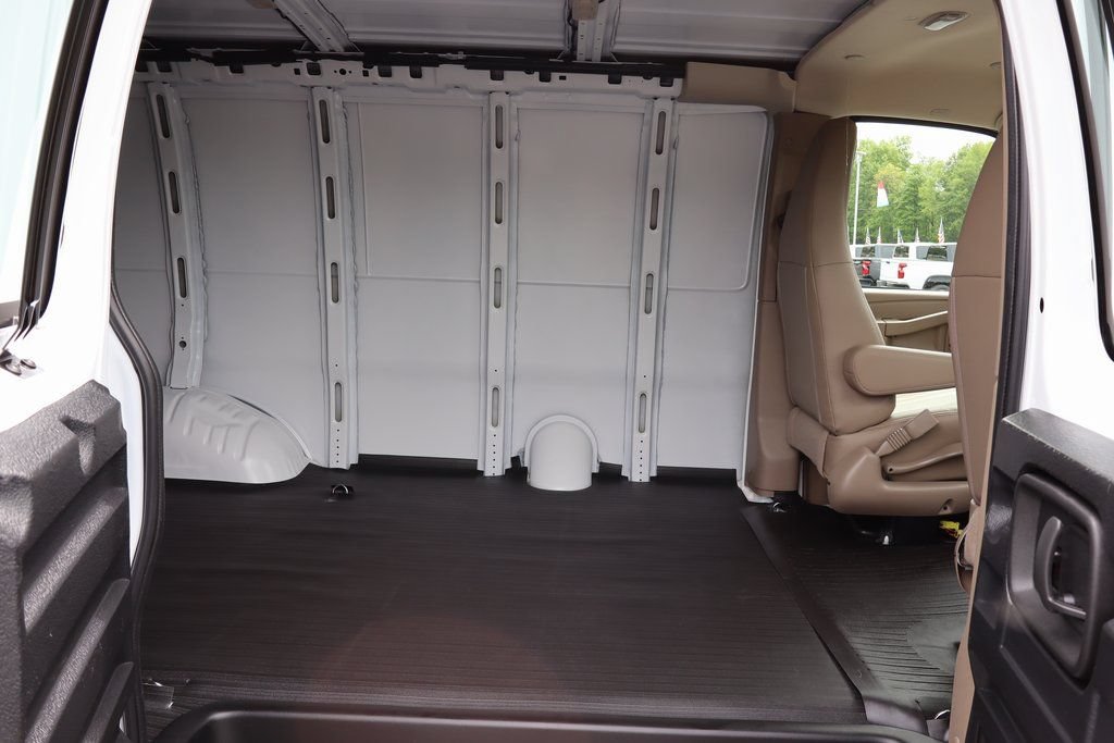 New 2025 Chevrolet Express 3500 w/ Chrome Appearance Package RWD image 26