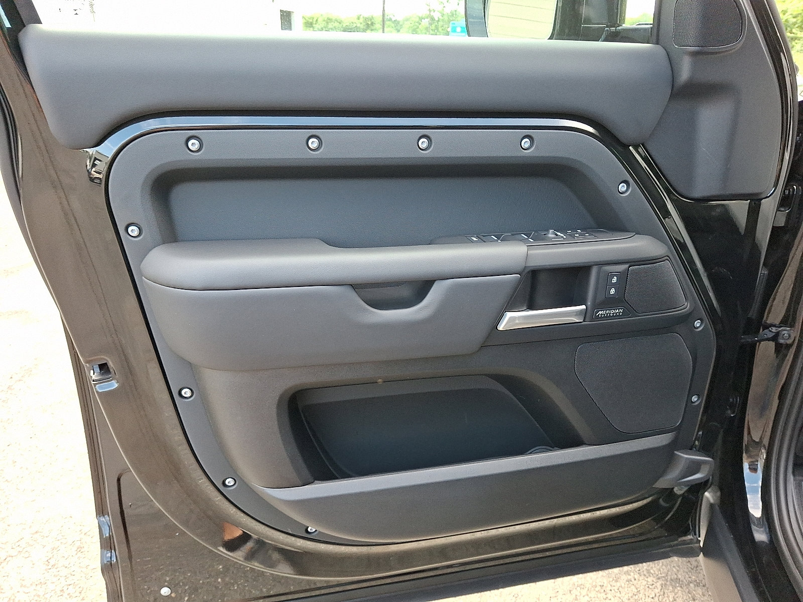 Certified 2025 Land Rover Defender 130 X-Dynamic SE AWD/4WD image 13