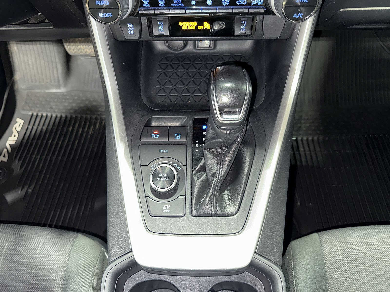 Used 2019 Toyota RAV4 XLE AWD/4WD image 31