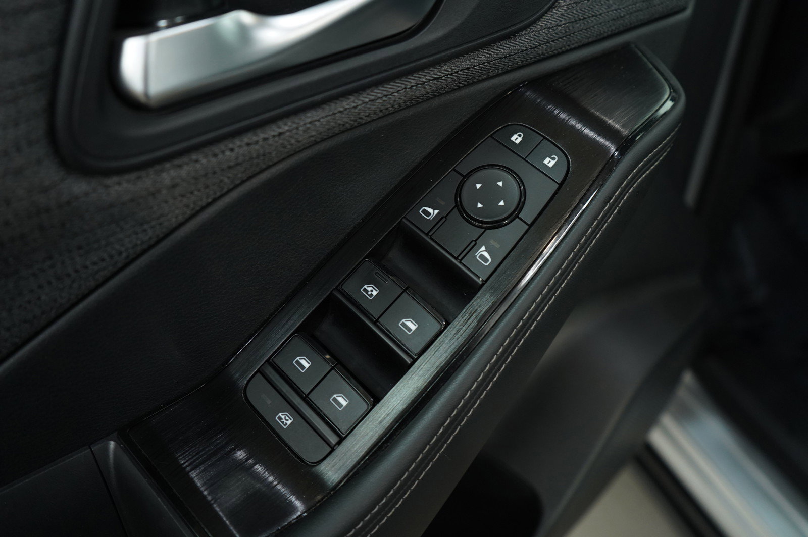 Used 2022 Nissan Rogue SV image 22