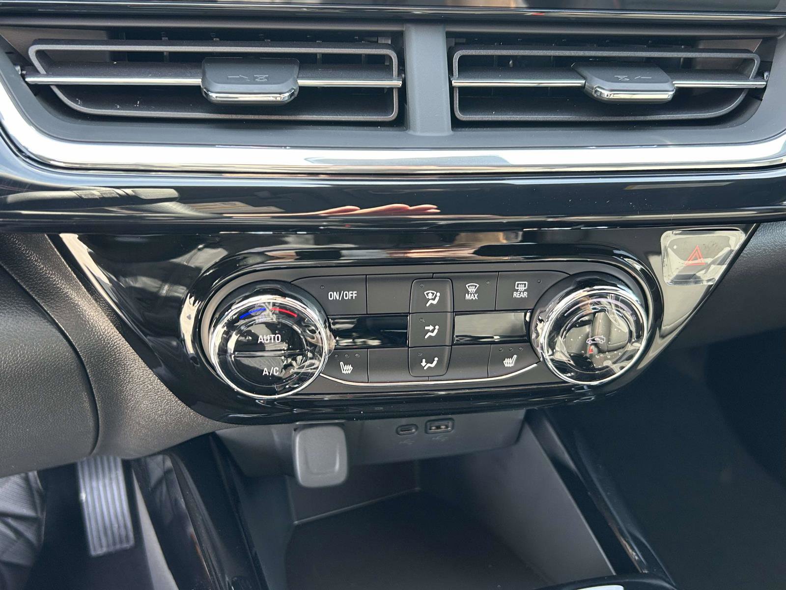 New 2026 Chevrolet Trax RS w/ Driver Confidence Package image 24