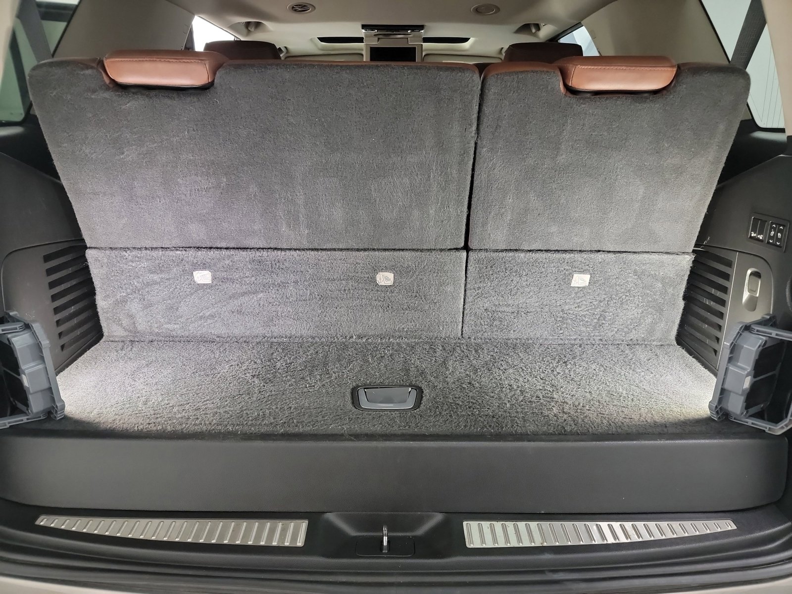 Used 2019 Cadillac Escalade Premium Luxury w/ LPO, Radiant Package image 26