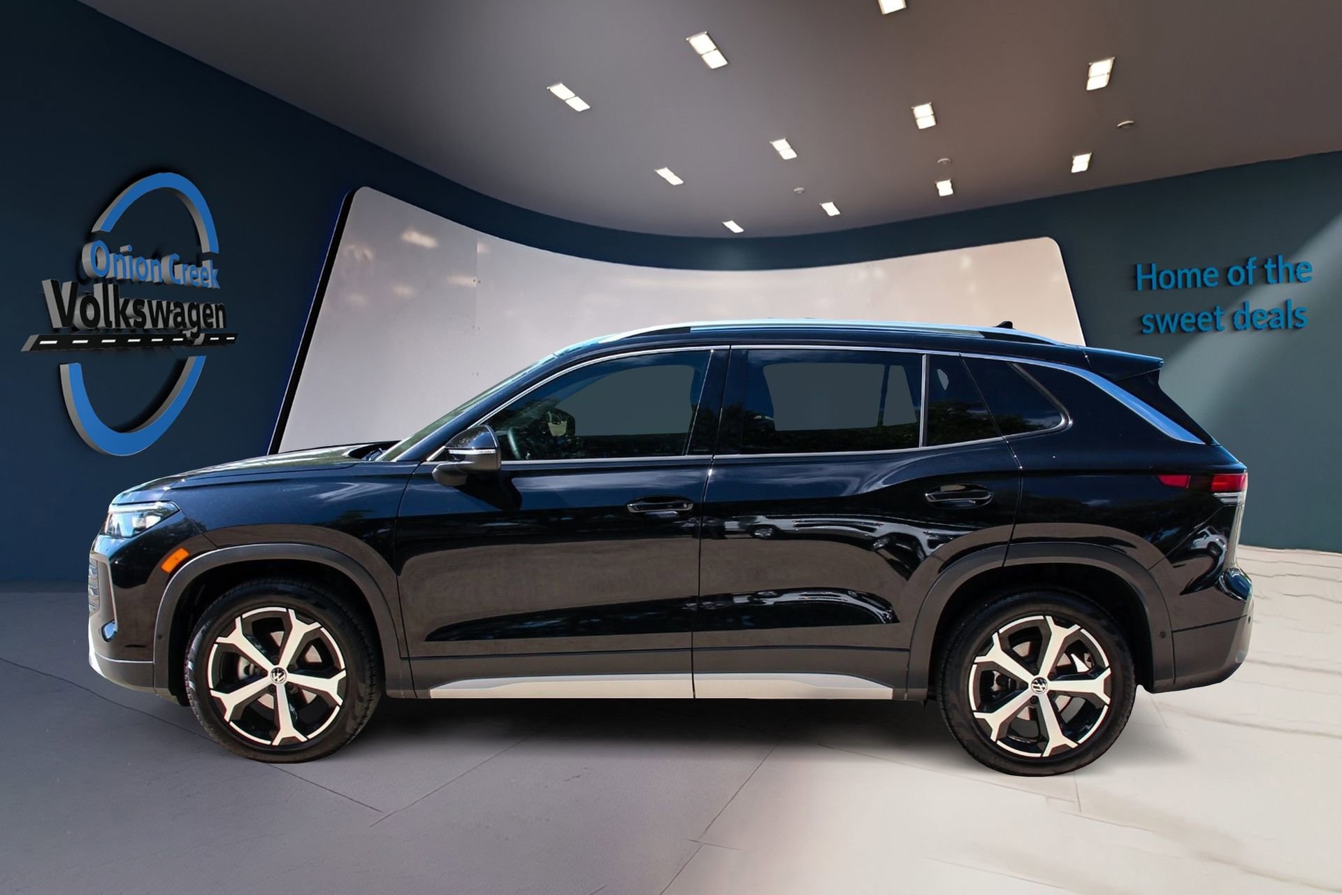 Certified 2025 Volkswagen Tiguan SE FWD image 7