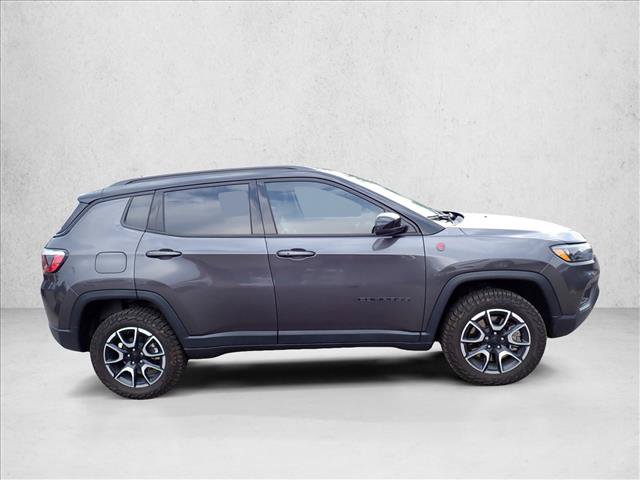 Used 2024 Jeep Compass Trailhawk w/ Sun and Sound Group AWD/4WD image 4