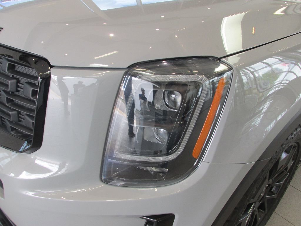 Used 2022 Kia Telluride SX w/ SX Prestige Package image 13