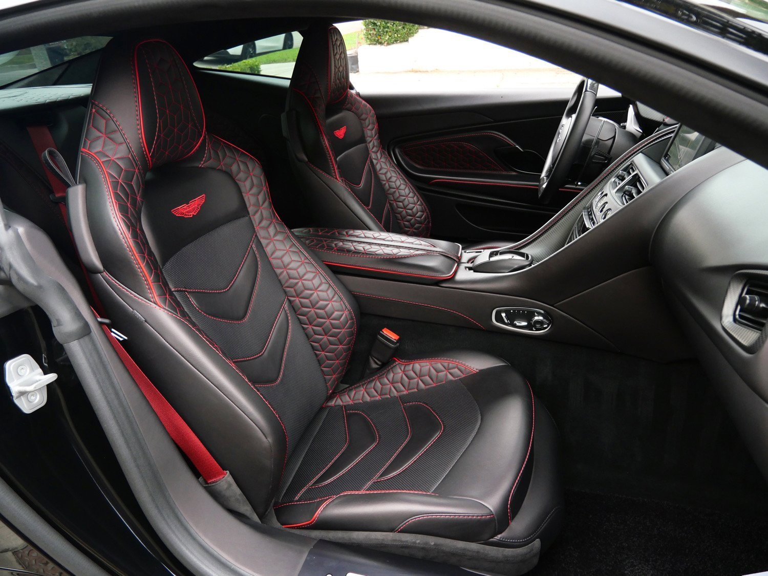 Used 2019 Aston Martin DBS Superleggera image 12