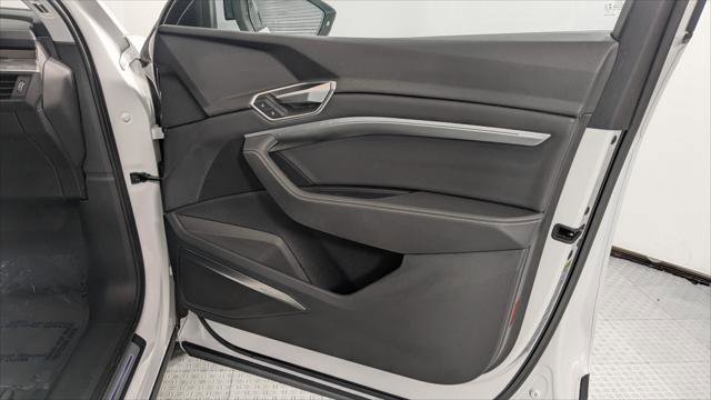 Used 2021 Audi e-tron Premium Plus w/ Premium Plus Package image 23