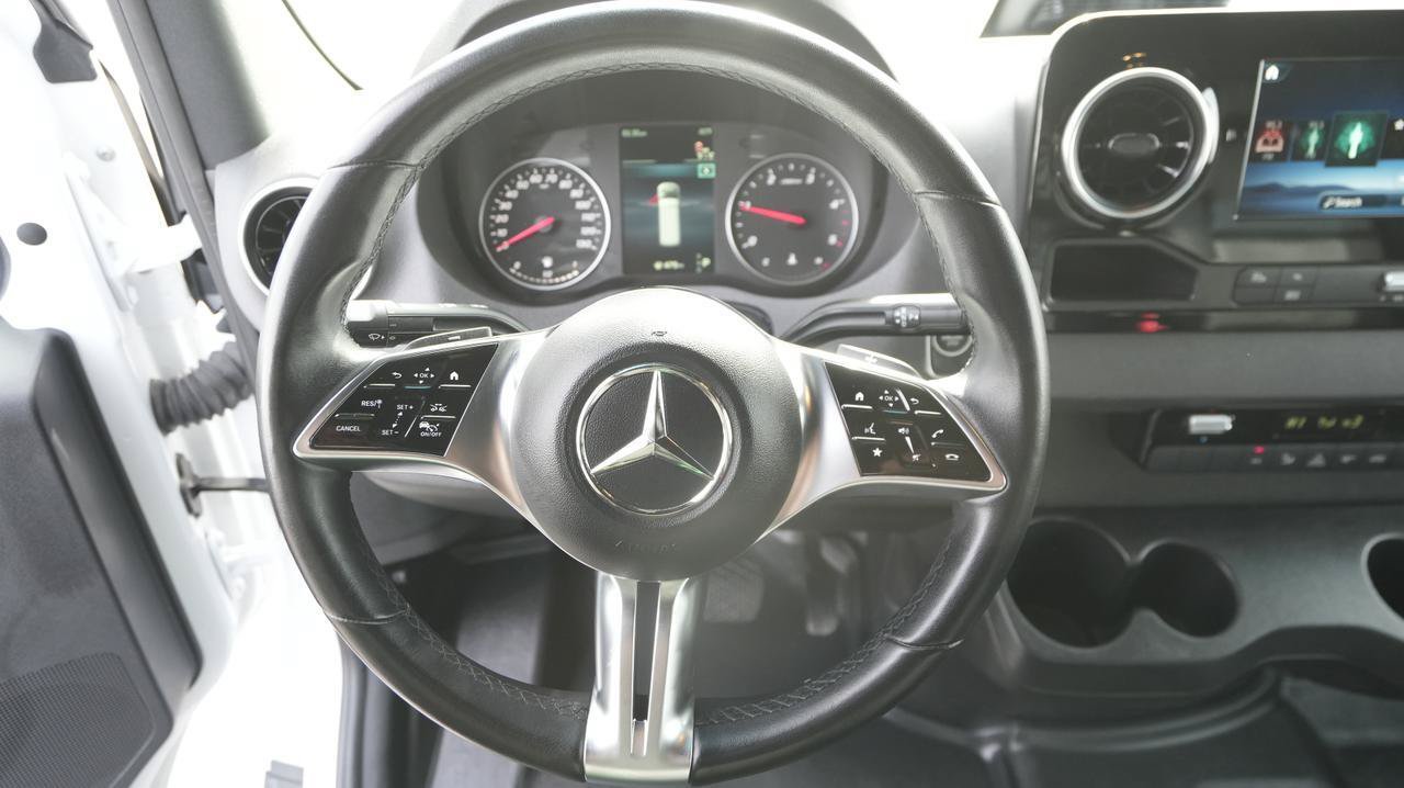 Used 2025 Mercedes-Benz Sprinter 2500 image 13