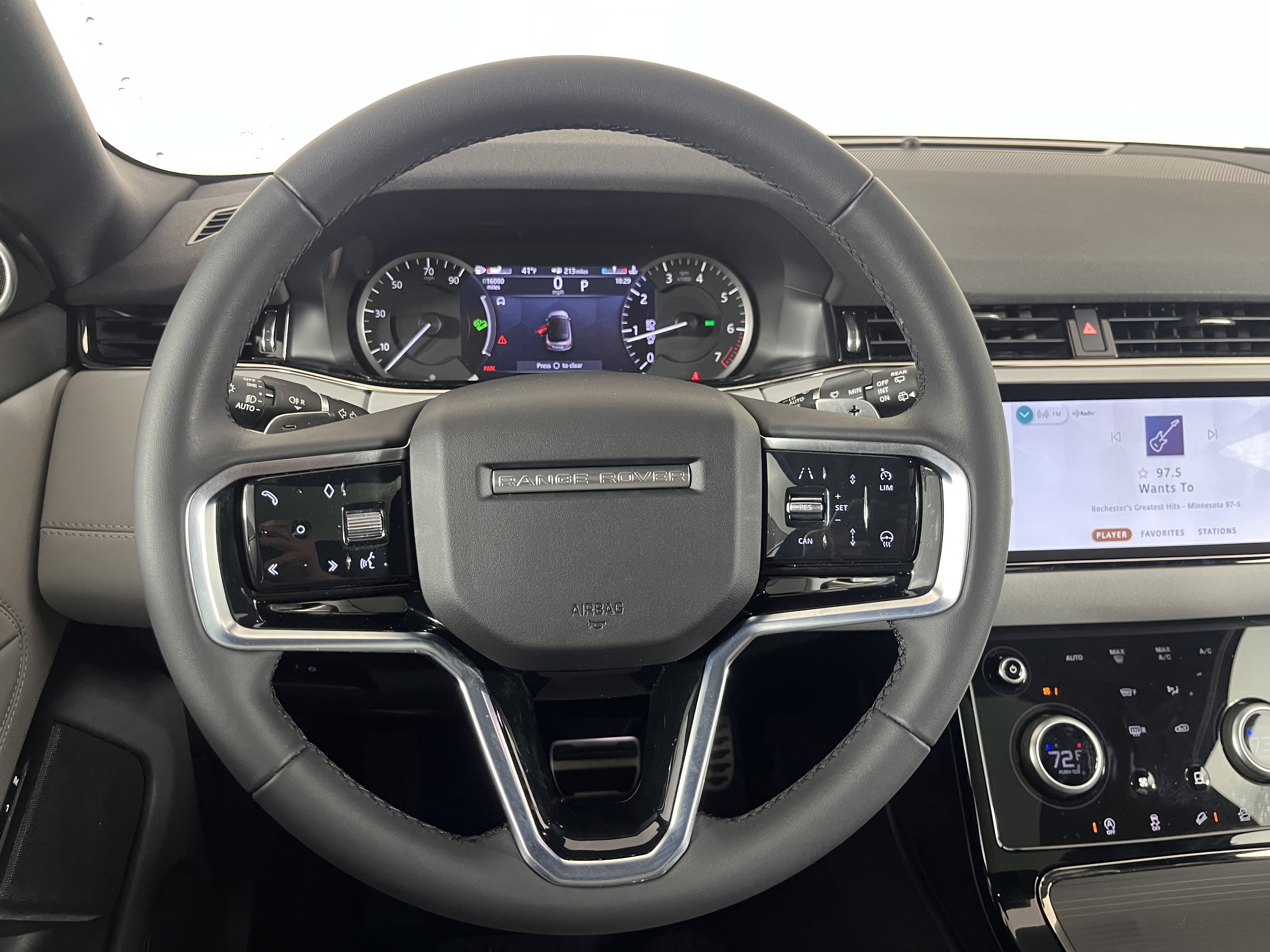 Used 2023 Land Rover Range Rover Evoque R-Dynamic SE image 12