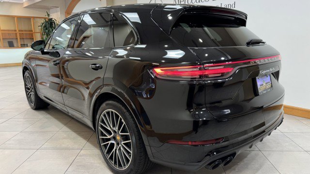 Used 2021 Porsche Cayenne Turbo image 5