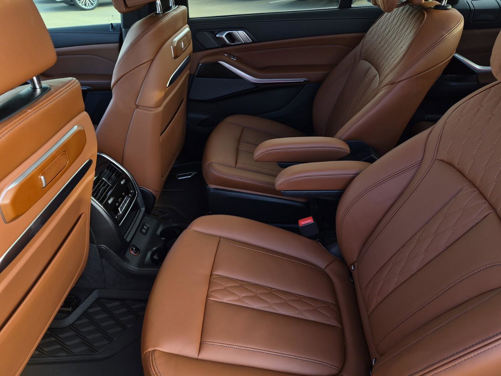 Certified 2025 BMW X7 M60i w/ Climate Comfort Package image 33