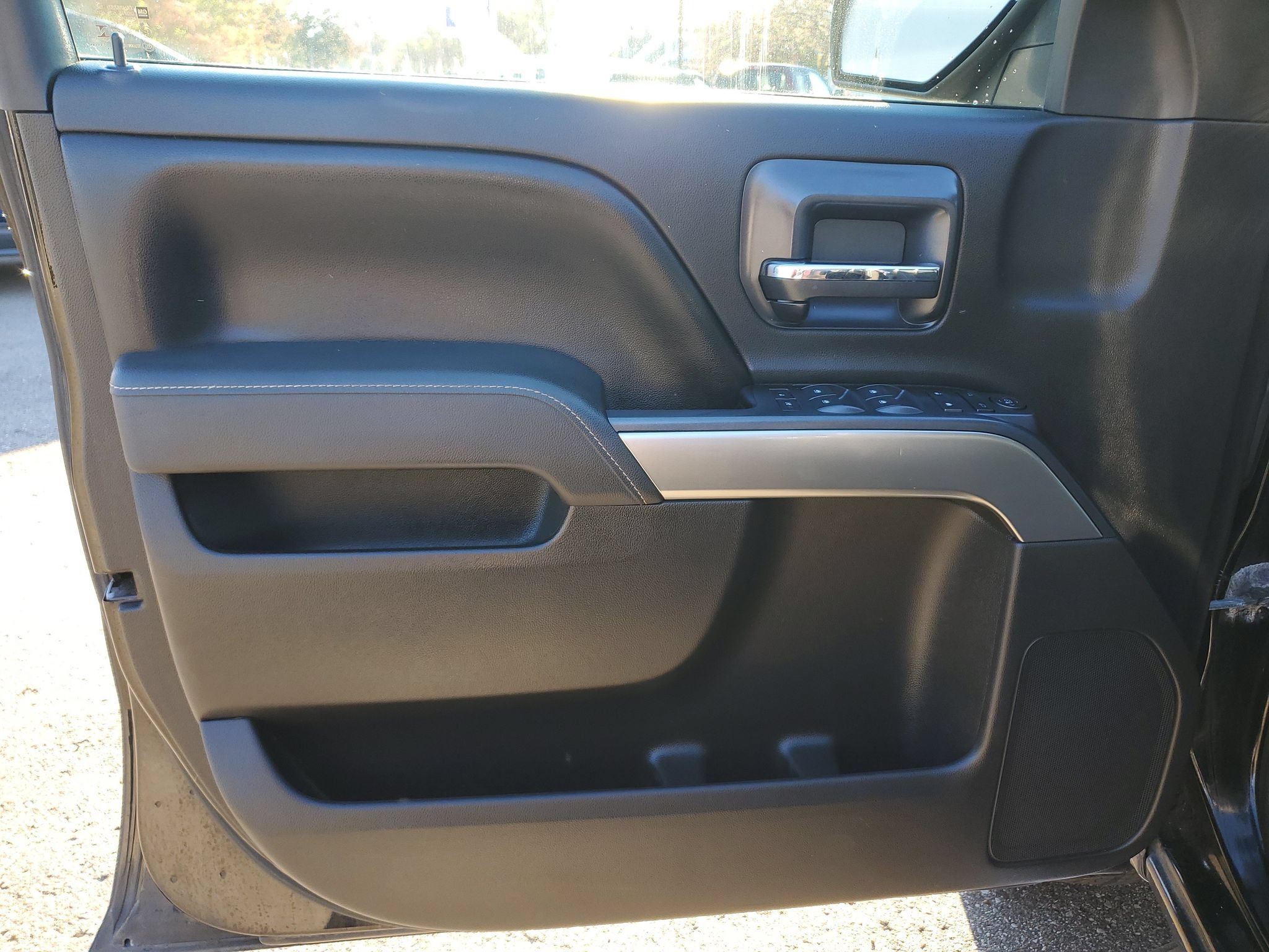 Used 2015 Chevrolet Silverado 1500 LT w/ LT Convenience Package AWD/4WD image 11