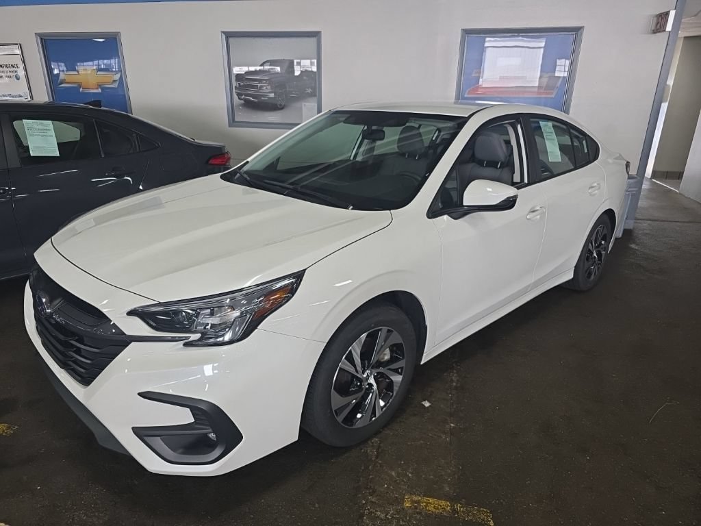 Used 2025 Subaru Legacy Premium AWD/4WD image 3