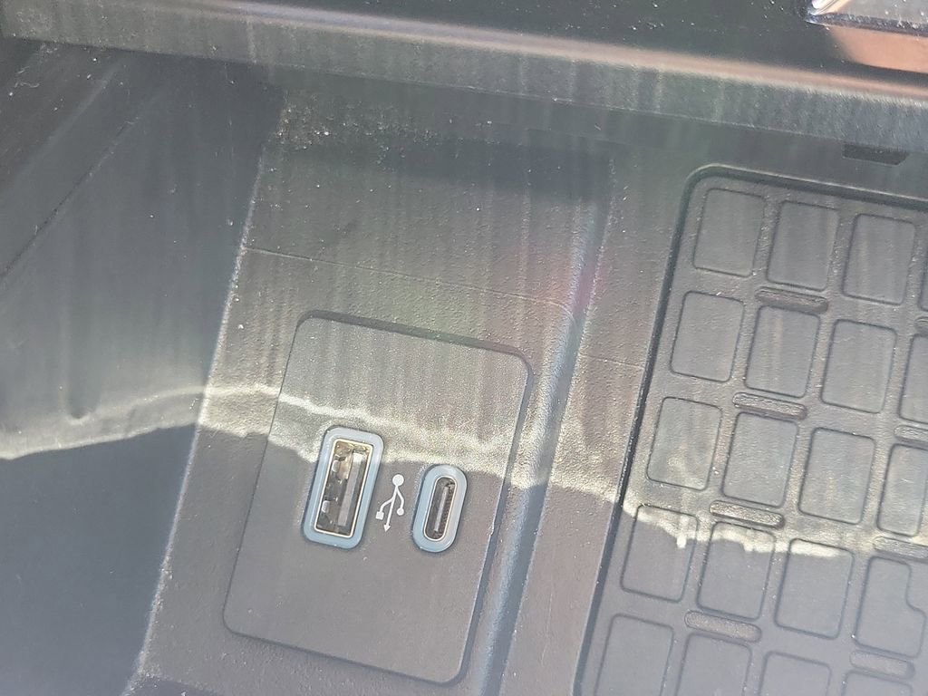 Used 2024 Ford Expedition XLT image 28