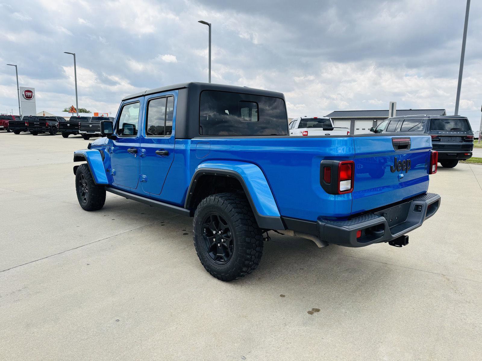 Used 2021 Jeep Gladiator Sport AWD/4WD image 30