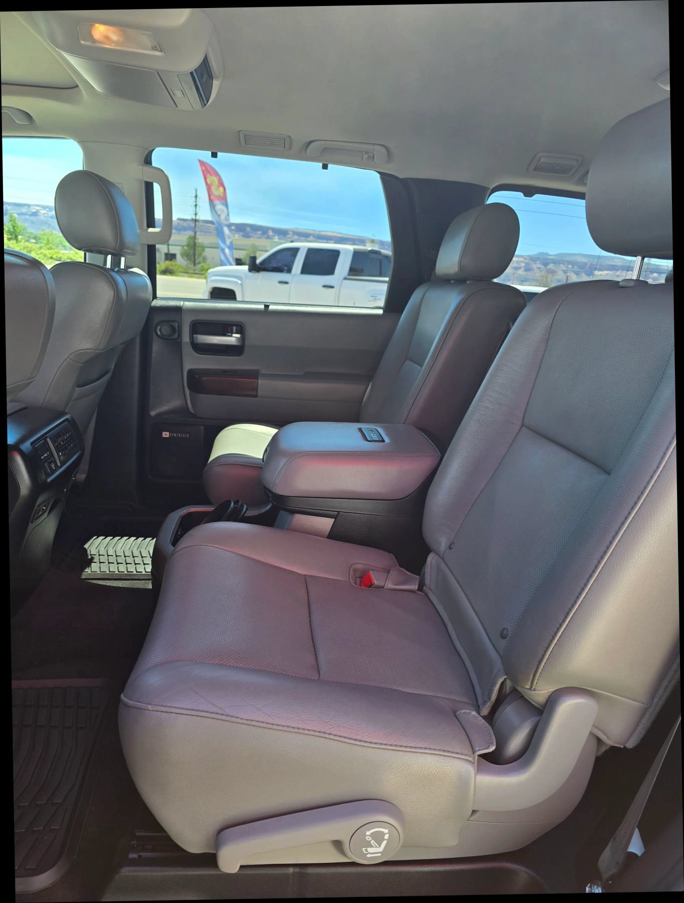 Used 2014 Toyota Sequoia Platinum AWD/4WD image 9