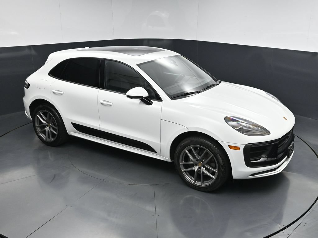 Certified 2025 Porsche Macan AWD/4WD image 20