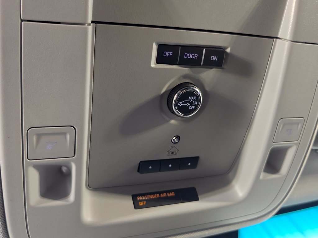 Used 2019 Chevrolet Tahoe LT w/ Luxury Package AWD/4WD image 11