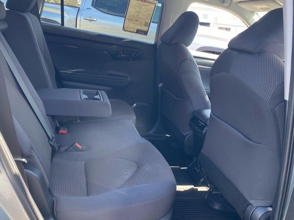 Used 2023 Toyota Highlander L FWD image 17